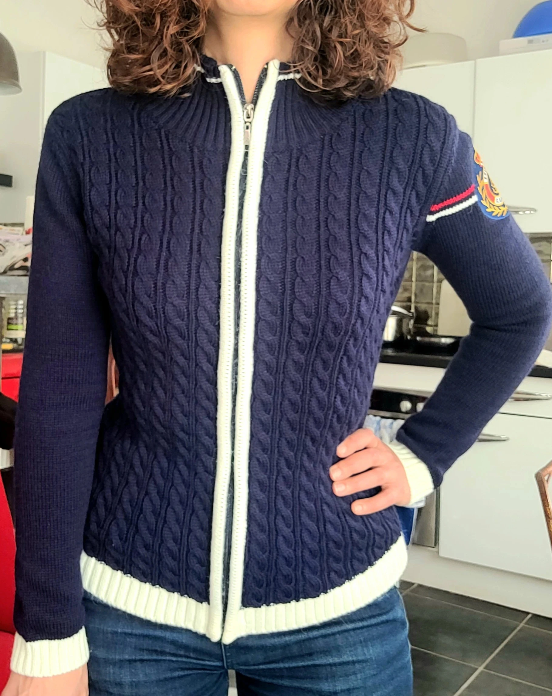 Cardigan coton bleu femme rétro écusson – photo 2